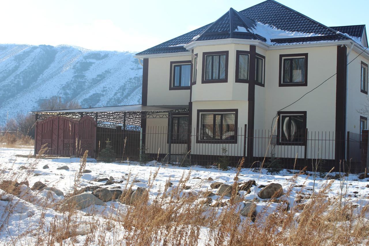 Mount Yard Karakol Hotell Eksteriør bilde