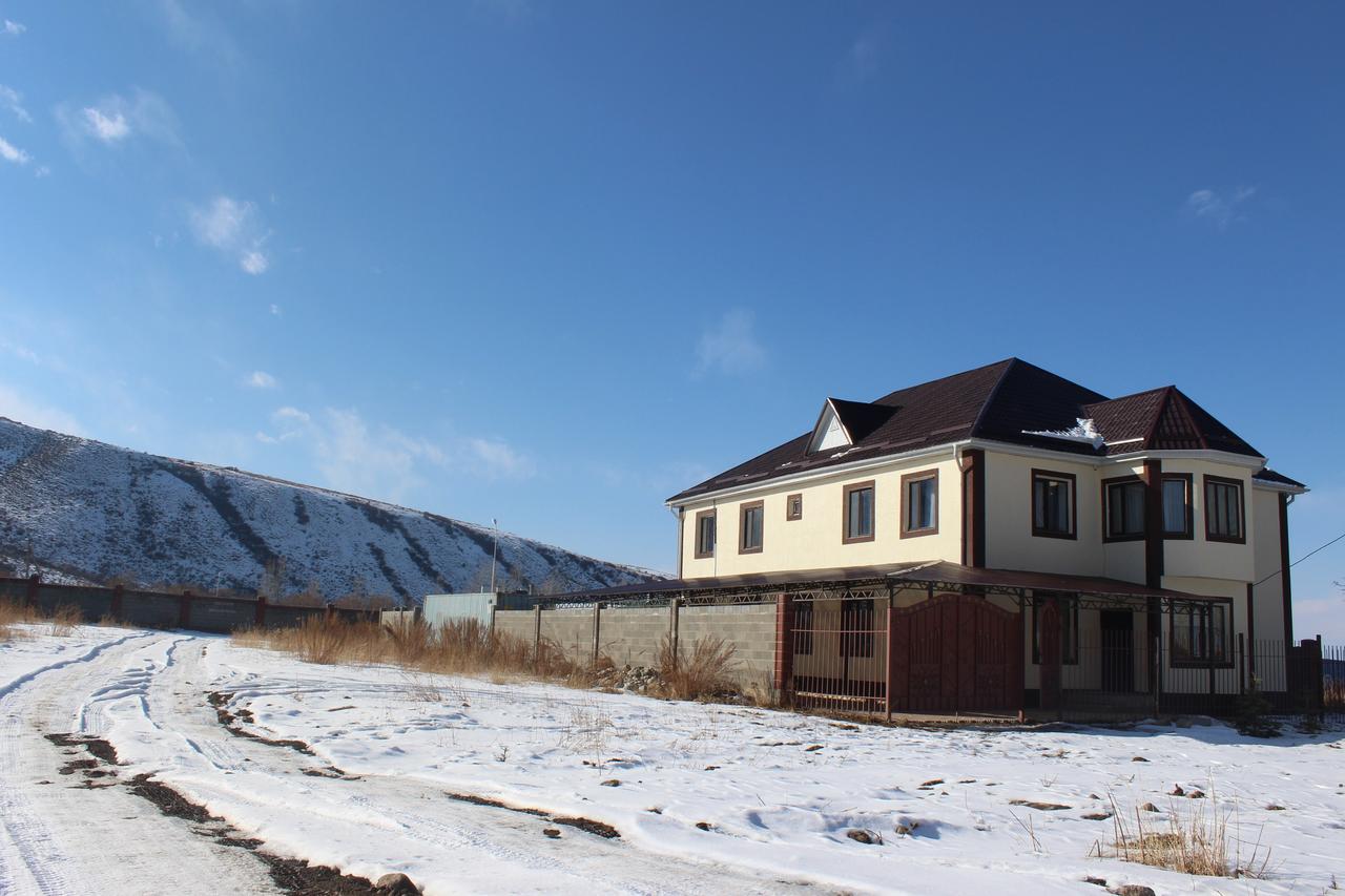 Mount Yard Karakol Hotell Eksteriør bilde