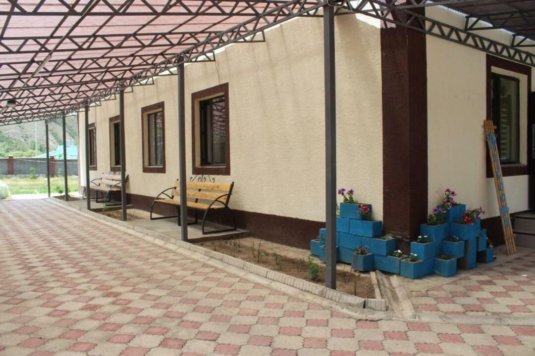 Mount Yard Karakol Hotell Eksteriør bilde